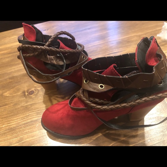 HP ⭐️ Red Strappy Ankle Booties - Picture 4 of 6